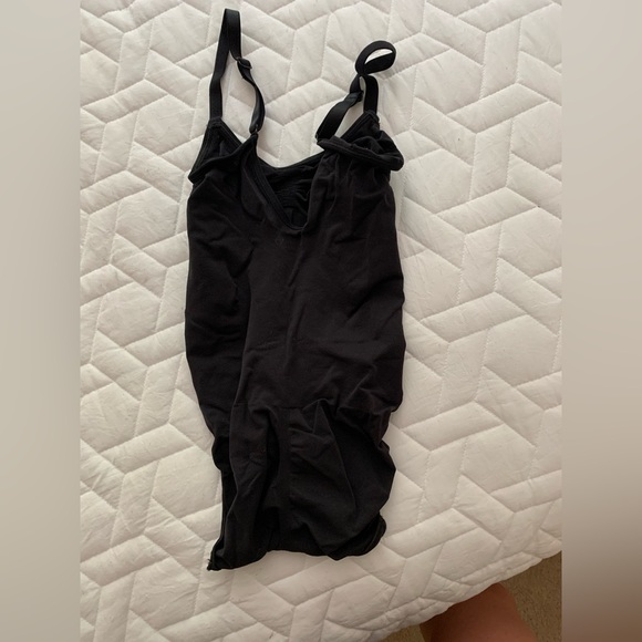 Skims sculpt bodysuit - Picture 2 of 3